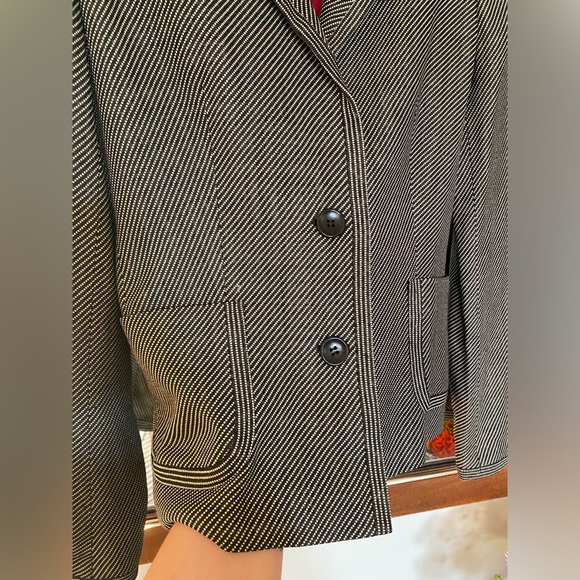 Vintage Max Mara pin striped blazer with hot pink silk Lining - Picture 2 of 10